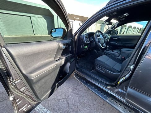 Used 2021 Toyota Tacoma TRD Off-Road w/ Technology Package AWD/4WD image 13