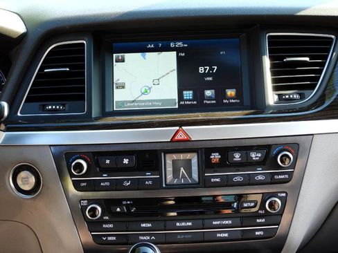 Used 2015 Hyundai Genesis 3.8 image 32