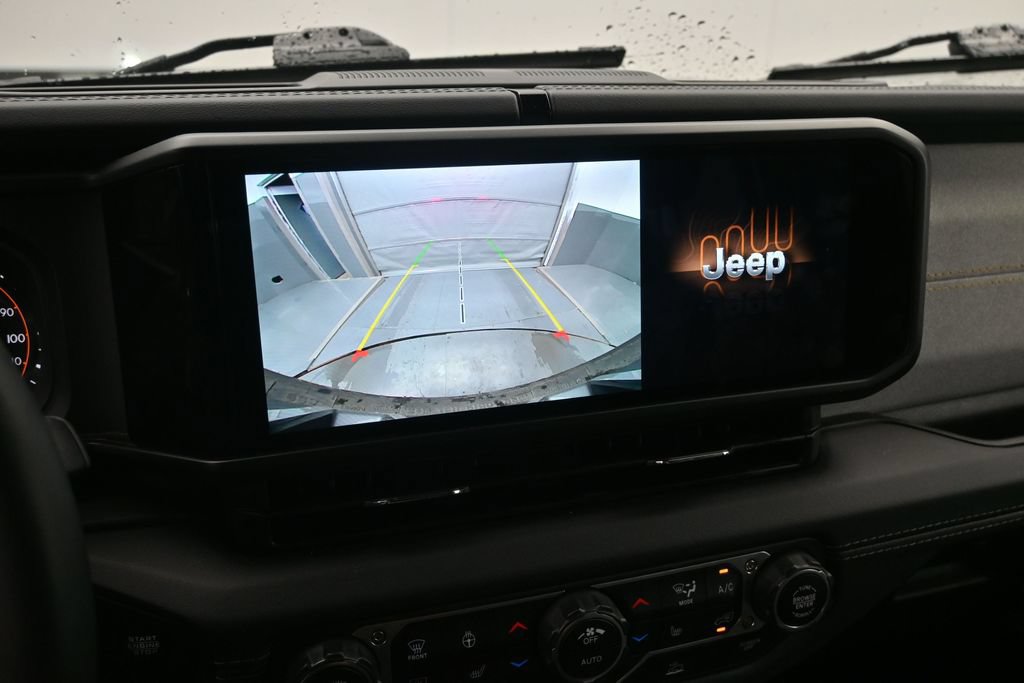 Used 2025 Jeep Wrangler Unlimited Sahara AWD/4WD image 16