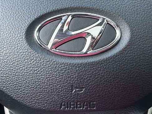 Used 2025 Hyundai Venue SEL FWD image 30