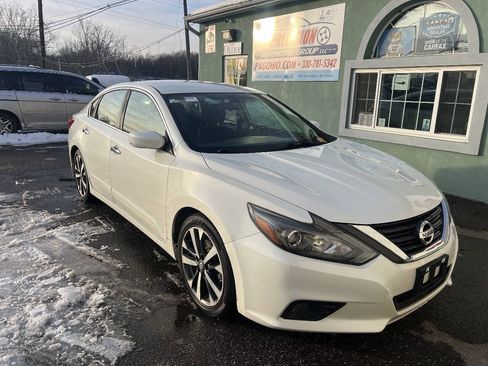 Used 2016 Nissan Altima 2.5 SR FWD image 2