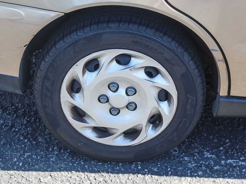 Used 2001 Saturn L-Series L200 image 11