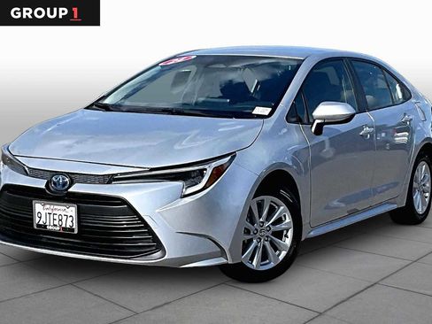 Used 2024 Toyota Corolla LE w/ LE Convenience Package FWD image 1