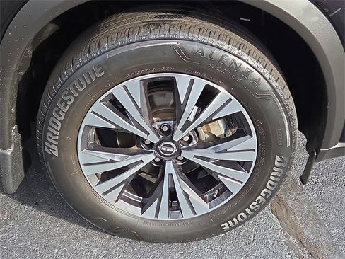 Used 2023 Nissan Rogue SV image 8