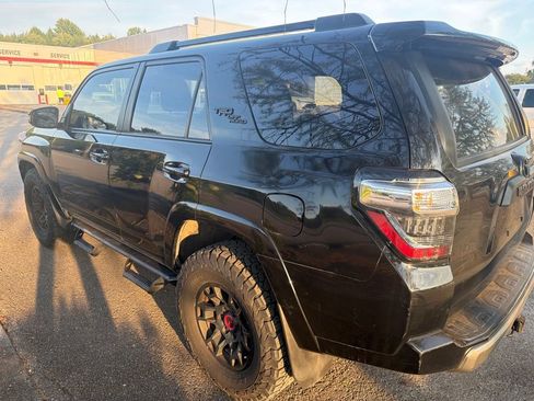 Used 2022 Toyota 4Runner TRD Off-Road Premium w/ TRD Black Wheel Package (TMS) AWD/4WD image 11