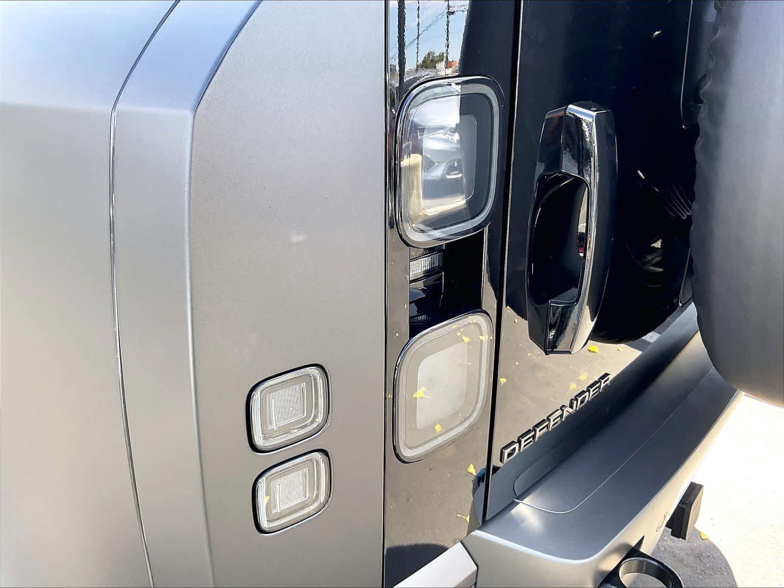 New 2026 Land Rover Defender 90 V8 AWD/4WD image 25