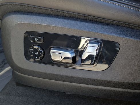 Used 2022 BMW X6 xDrive40i w/ M Sport Package image 11