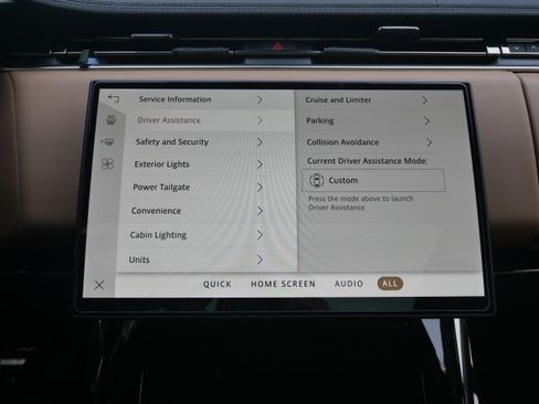 Used 2024 Land Rover Range Rover Sport Dynamic SE image 16