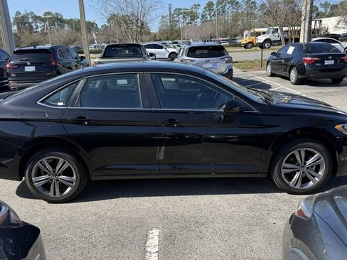 Certified 2022 Volkswagen Jetta SE image 6