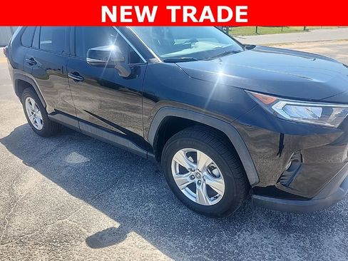 Used 2021 Toyota RAV4 XLE image 1