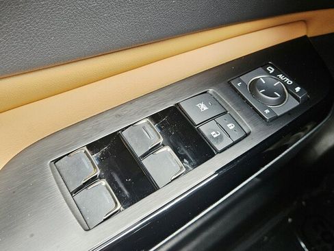Used 2023 Lexus ES 300h w/ Premium Package FWD image 13