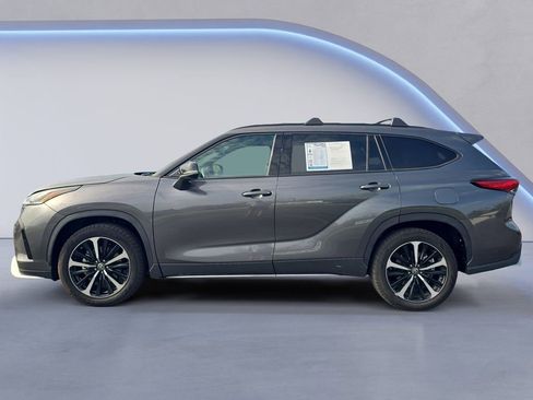 Used 2021 Toyota Highlander XSE image 2