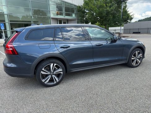 Used 2026 Volvo V60 B5 Cross Country Plus AWD/4WD image 10