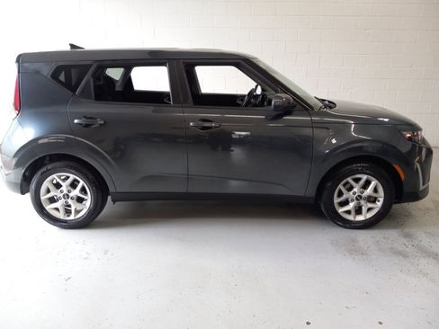 Used 2025 Kia Soul LX w/ LX Technology Package FWD image 2