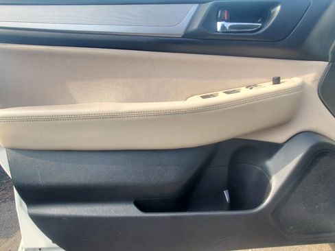 Used 2017 Subaru Outback 2.5i Premium image 12