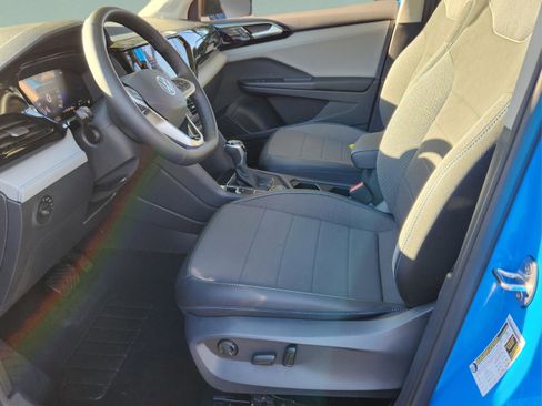 New 2024 Volkswagen Taos SE image 11