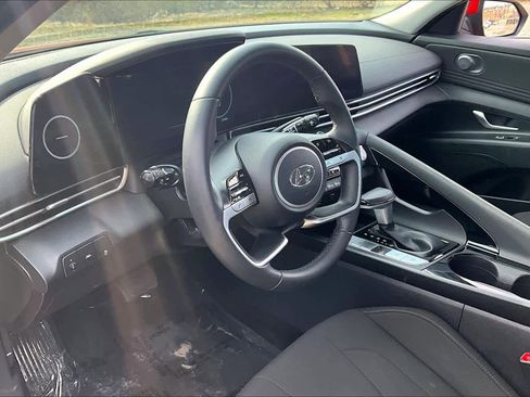 Used 2023 Hyundai Elantra SEL w/ Convenience Package image 18