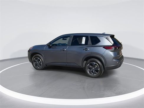 Used 2024 Nissan Rogue SV image 7