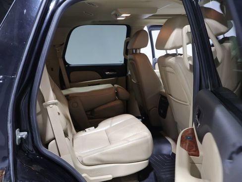 Used 2007 Chevrolet Tahoe LTZ w/ LTZ Preferred Equipment Group AWD/4WD image 24