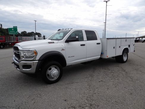 Used 2021 RAM 5500 Tradesman w/ Chrome Appearance Group AWD/4WD image 3