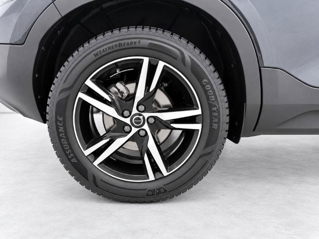 Used 2023 Volvo XC40 B5 Plus AWD/4WD image 33
