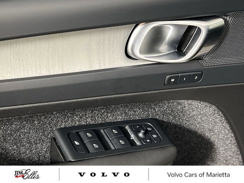 Used 2025 Volvo XC40 B5 Core image 14