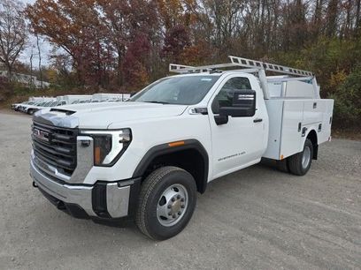 New 2024 GMC Sierra 3500 Pro w/ Convenience Package