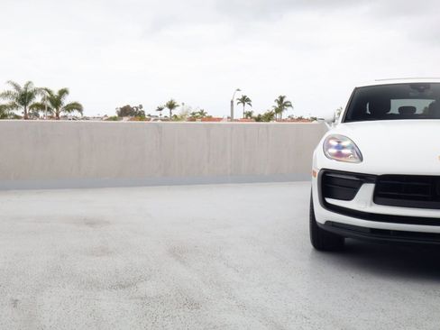 New 2026 Porsche Macan AWD/4WD image 12