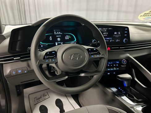 New 2026 Hyundai Elantra Hybrid FWD image 13