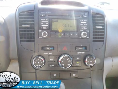 Used 2014 Kia Sedona LX image 11