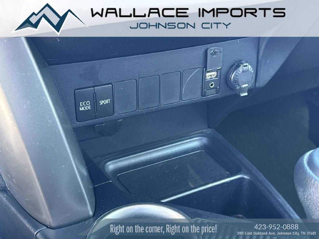 Used 2015 Toyota RAV4 LE AWD/4WD image 25