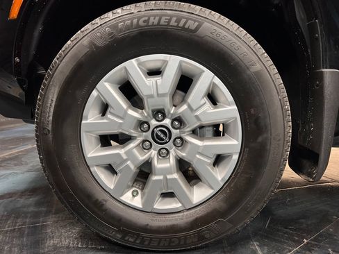 Used 2023 Nissan Frontier SV w/ Technology Package image 21