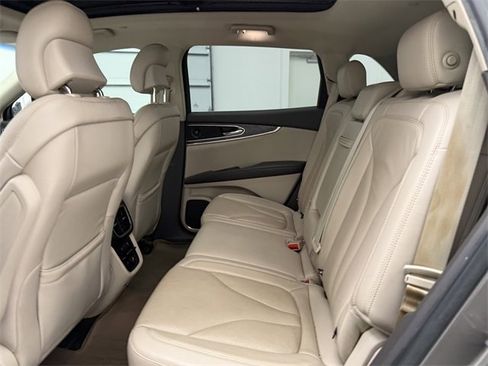 Used 2017 Lincoln MKX Reserve w/ Lincoln MKX Climate Package image 29