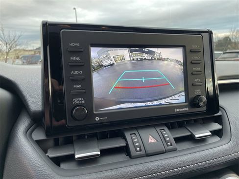 Used 2021 Toyota RAV4 XLE Premium image 14