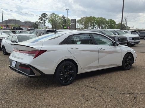 New 2026 Hyundai Elantra SEL Sport Premium FWD image 3
