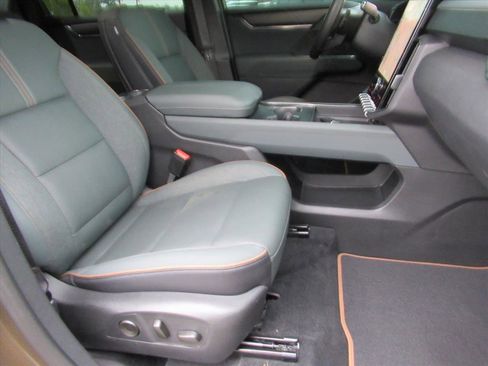 Used 2025 GMC Acadia AT4 image 10