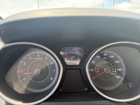 Used 2012 Hyundai Elantra Limited FWD image 11
