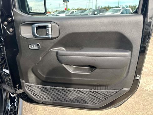 Used 2024 Jeep Gladiator Mojave w/ Technology Group image 13