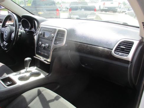 Used 2013 Jeep Grand Cherokee Laredo AWD/4WD image 31