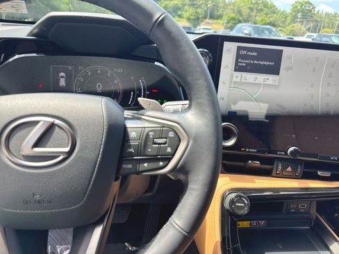 Used 2025 Lexus NX 350 AWD w/ Accessory Package (Z2) image 17