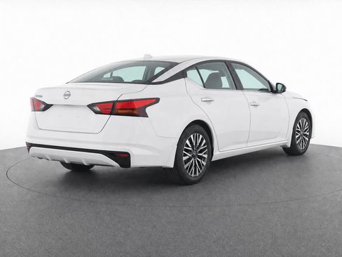 Used 2025 Nissan Altima 2.5 SV FWD image 4