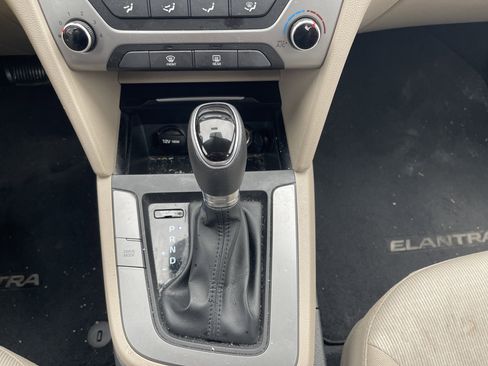 Used 2018 Hyundai Elantra SEL image 10