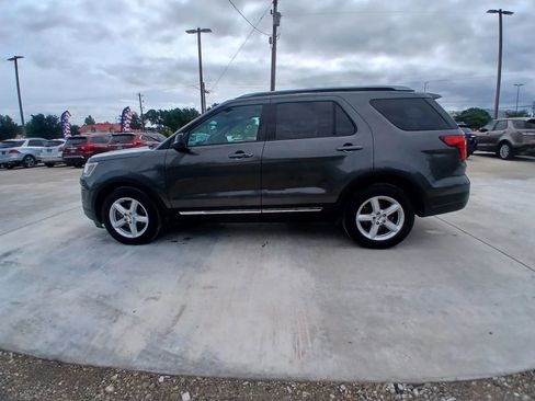 Used 2018 Ford Explorer XLT FWD image 8