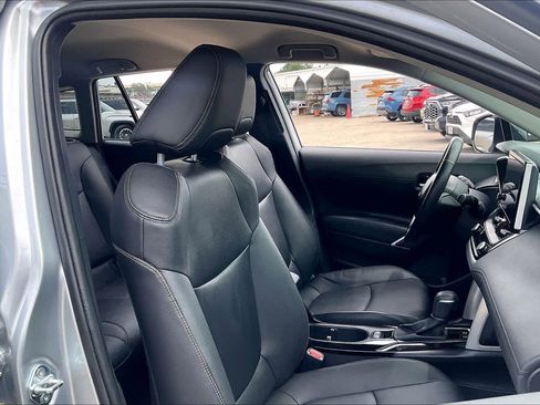 Used 2025 Toyota Corolla Cross XLE FWD image 9