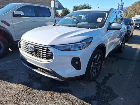 Used 2025 Ford Escape Platinum image 3