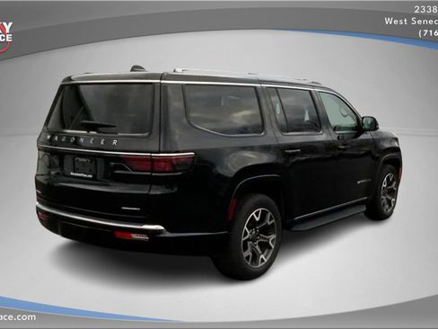 Used 2023 Jeep Wagoneer Series III w/ Preferred Equipment Group image 5