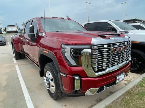 Used 2024 GMC Sierra 3500 Denali w/ Denali Reserve Package AWD/4WD image 3
