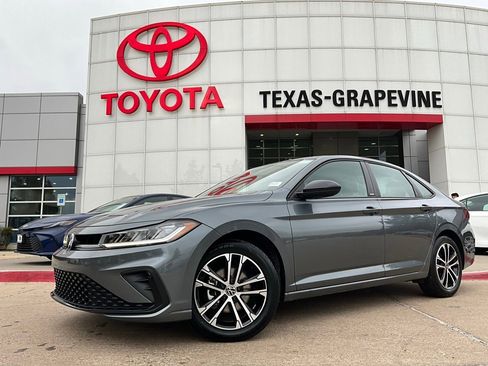 Used 2025 Volkswagen Jetta Sport image 2