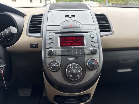 Used 2011 Kia Soul ! FWD image 12