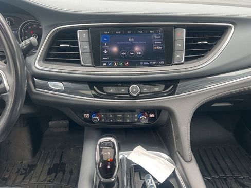 Used 2020 Buick Enclave Premium w/ Sun and Sites Package image 9